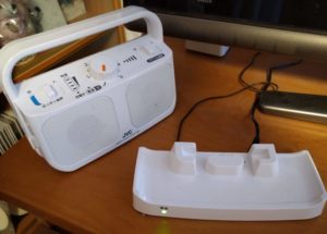 本体とドック（充電器兼送信機）